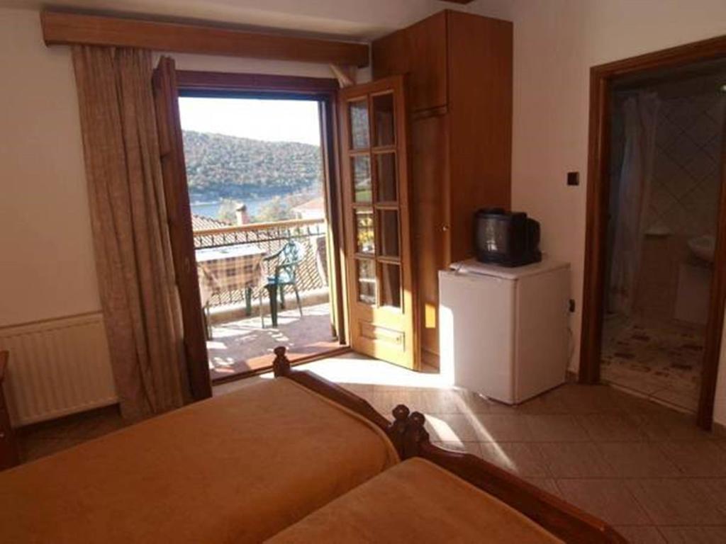Arhontiko Hotel Psarades Room photo